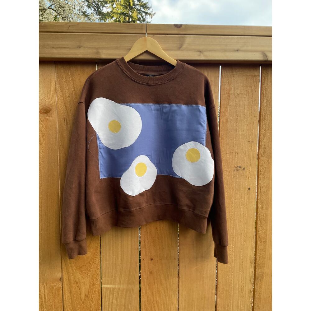 Small Upcycled Egg Applique Pullover Sweatshirt S… - image 4